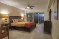 5 Star Luxury Condo with Awesome Ocean View!