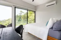 Ocean View 2-bdrm/2ba Casita with WiFi, AC  between Manuel Antonio and Dominical Hotels in Savegre