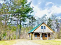 The Bear Lodge Cabin - A rustic retreat on the Ammonoosuc River Hotels in Carroll