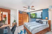Beachfront Condo w/ Pool - 2BR 2BTH