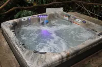 Charming 2-bedroom lodge in beautiful Volcano with Hot Tub