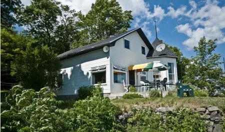 Le Chalet du Domaine Отели в г. Л'Иль-д'Орлеан