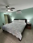Beautiful 2bd 2 ba villa w/lush yard, gated community 15 min from Manuel Antonio