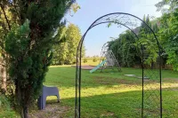 Large property in Burgundy, riverside garden, private indoor pool