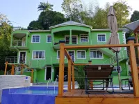 2 Mountain View Apartment With Pool Hotels in 