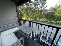The Bear Den @ Creekside Steps to Whistler Gondola for Skiing and Biking