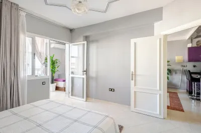 Oceanview Apartment with Stunning City View with Fiber Wi-Fi & AC