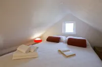 Private, heated pool - family home with stunning view Hotels in Bol