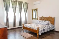 Beach Front Peaceful House w/ a/c & wifi - La Ola Feliz