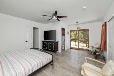 Creekside Getaway by Downtown