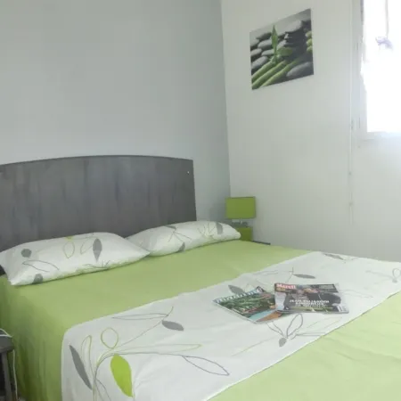 Villa T3, private terrace & parking. Wifi Fibre, Swimming pool, Shops, Beach 50m!