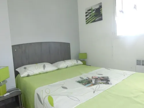 Villa T3, private terrace & parking. Wifi Fibre, Swimming pool, Shops, Beach 50m!
