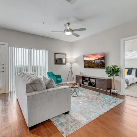 Plush 2Br Cal King Suite Close to Everything