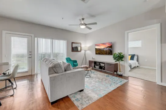 Plush 2Br Cal King Suite Close to Everything