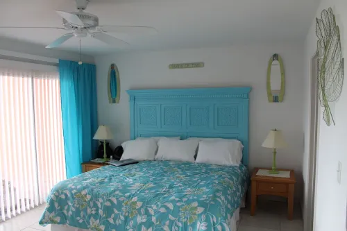 Beautiful, Spacious 3 Story, Waterfront Condo Bimini, Bahamas - Sleeps 10 - Pools