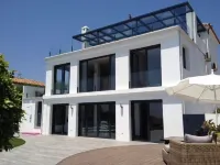Elegant Villa W/ Views Of The Mediterranean, Gibraltar, Beach & Sotogrande Port