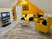 Cozy 2-bedroom apartment with WiFi, AC in  Irvington