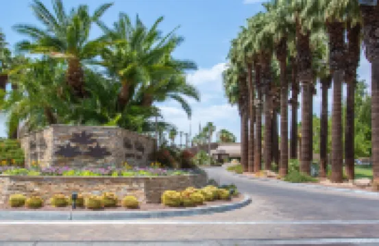 Sunny Palm Desert Escape on Golf Course