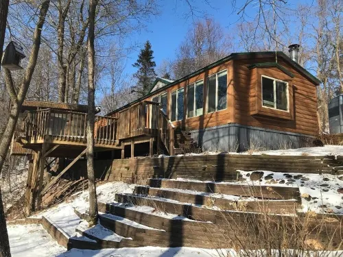 Cozy cabin on the lake