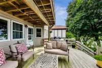 Beautiful Huge Lakefront Remodeled Home with Incredible Views Hotel a Round Lake Park