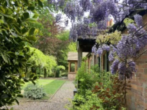 Large family cottage nestled in Sherwood Forest