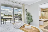 Luxury Waterfront Home DOCK POOL JACUZZI KAYAKS