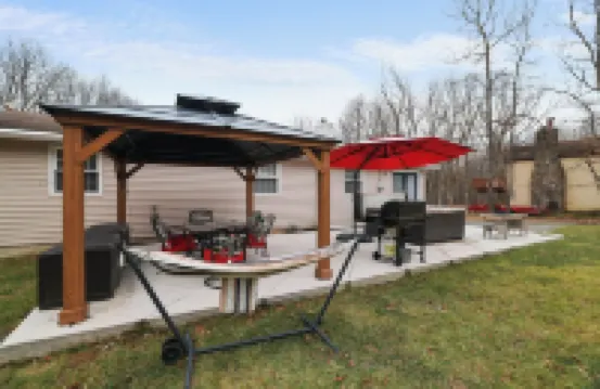 Indian Mountain Getaway-hot tub, lakes ,hiking ,fireplace , pool table