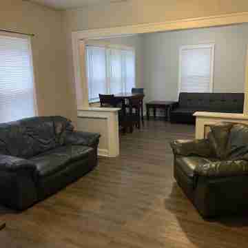 Cozy 1 Bedroom House, Free Parking, Highway Access Others