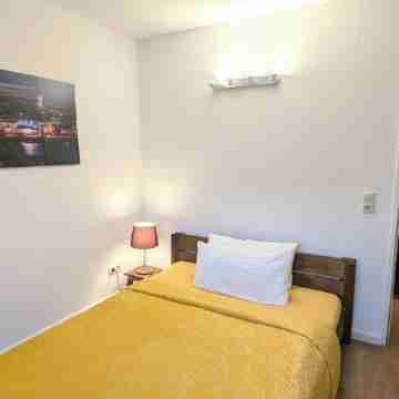 Family friendly apartment with free parking Rooms