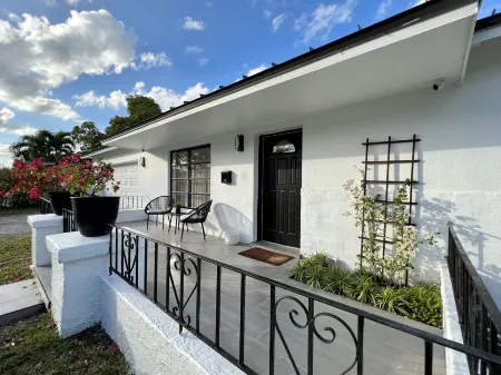 New! The Moon House with Pool, Arcade & Basketball