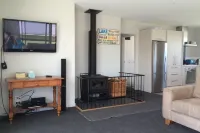 Modern 4 bedroom holiday home. Unlimited wifi