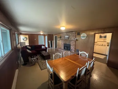 Coug’s Den on Upper Dr - 2 bedroom house in Pullman Hotels near Department of Teaching and Learning