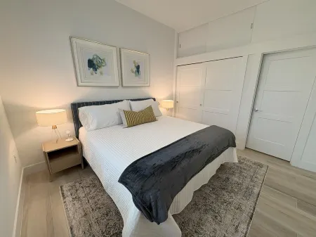 LUXURY/OVERSIZED  - 1 Bed/1.5 Bath near AMAZING SHORE DIVING W/180° Ocean VIEWS