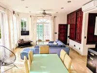Sleeps 16 1min walk to Beach and 5th Av Pool at VOPDC villas of playa del carmen