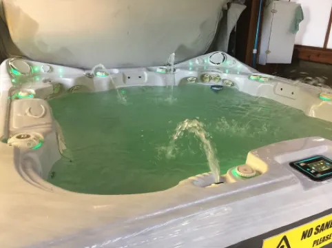 The Wood Shed at Saratoga Beach with hot tub