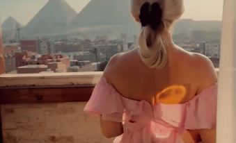 Vida Pyramids Inn