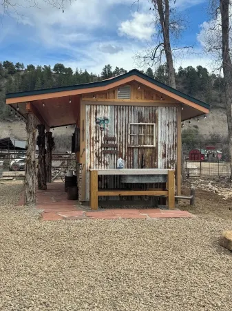 Southwest Luxury Glamping-Red Arrow Tipi