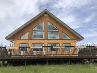 Beautiful relaxing Log Chalet with amazing view of Saint-Elias Mountain range. Hotels in 