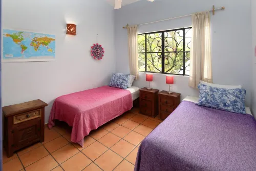 Casa Tortuga 3BR/2BA, private pool, patio&garden, roof terrace w view, parking.