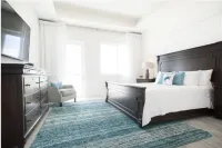 7 Mile Beach Penthouse with Private Beach Club. Ocean views from Roof Terrace. - 4-Star