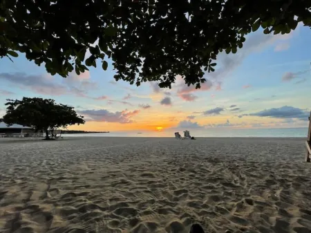 Beautiful Studio with Pool on Negril Beach