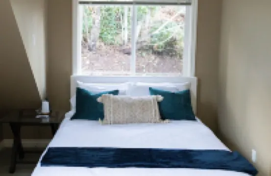 Quiet, cozy 1 bedroom suite, w/ separate entrance. Now with A/C!