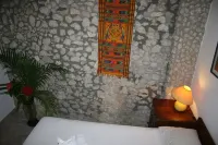 Epic views, 6-min. walk from beach, full size pool - VILLAS CASA LOMA, Suite 402