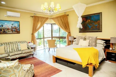 Serene home with enough bedrooms and bathrooms for a family travelling together. 루사카 | 레오퍼즈 힐 캠퍼스 대학 주변 호텔