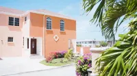 Exquisite two-bedroom townhouse in Atlantic Shores, Barbados. Hotel di 