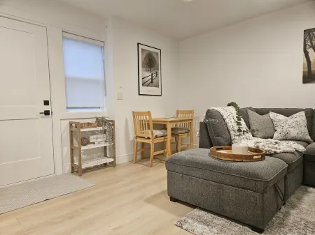 Cozy NEW basement suite located in beautiful Silver Valley, Maple Ridge Отели в г. Мейпл Ридж