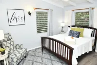 Hidden Gem- Charming Winter Escape to Island Life!