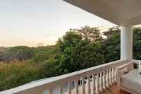 Inviting Apartment with Stunning Terrace & Daybed