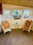 Lakeside Cottage w/ Private Beach and Sunset Views-Niagara