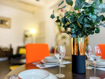 RétroMirabeau - Chambre Suite & Appartements de Charme - Localisation Prémium Отели рядом с достопримечательностью «Camping Paradis Soleil d'Oc»